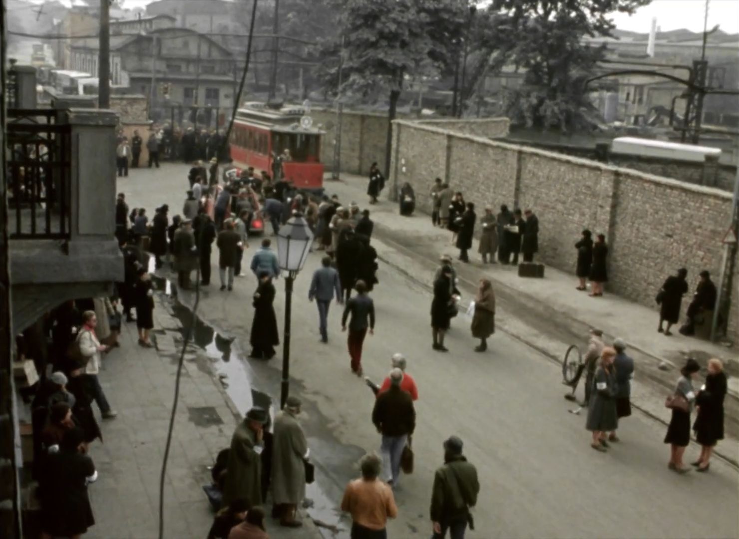 Kręcenie filmu „Mur” („The Wall”, 1982) na ulicach Sosnowca-Konstantynowa (ulica Wincentego Pstrowskiego, obecnie Stanisława Staszica). Rok 1980