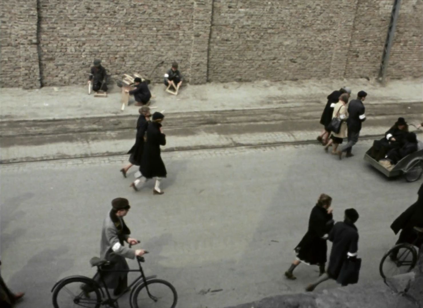 Kręcenie filmu „Mur” („The Wall”, 1982) na ulicach Sosnowca-Konstantynowa (ulica Wincentego Pstrowskiego, obecnie Stanisława Staszica). Rok 1980