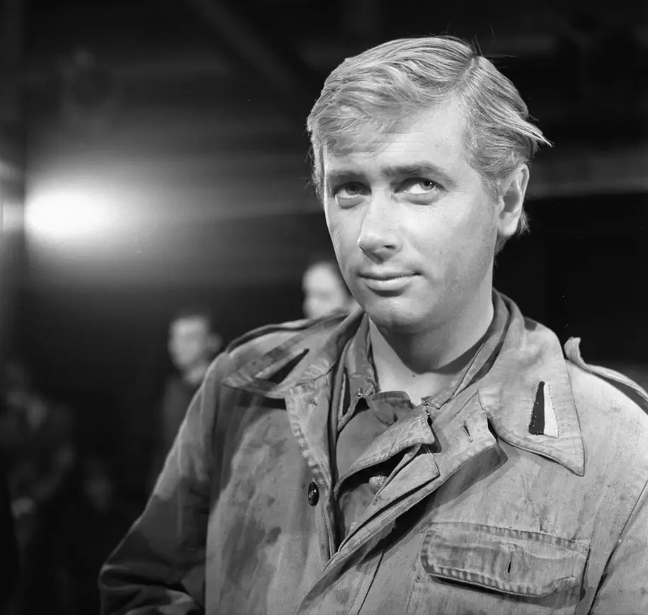 Janusz Gajos jako Janek Kos w serialu „Czterech Pancernych i Pies”.