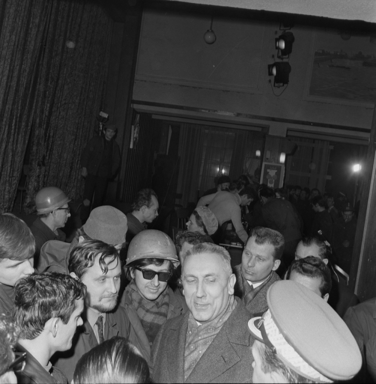 Gdańsk. Edward Gierek w czasie spotkania w terenie po protestach robotniczych. 25 stycznia 1971.