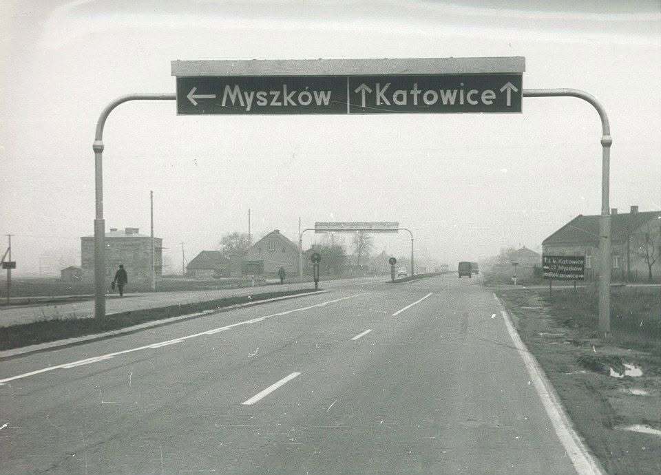 „Gierkówka”. Kolonia Poczesna. Skrzyżowanie na Myszków i Rększowice
