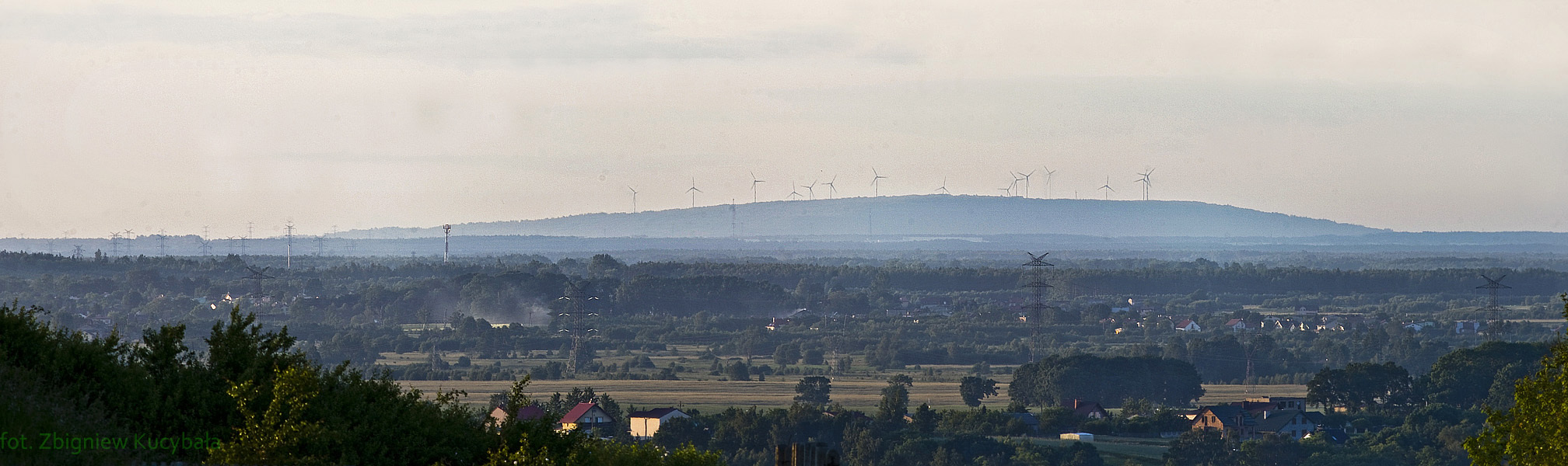Gora Kamieńsk widziana z okolic Częstochowy