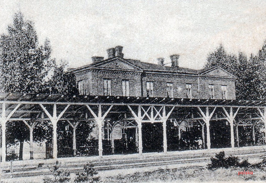 Granica (obecnie Sosnowiec, Maczki). Dworzec Kolei Iwanogrodzko-Dąbrowskiej i zadaszone przejście na dworzec Kolei Warszawsko-Wiedeńskiej. Lata 1900-1914.