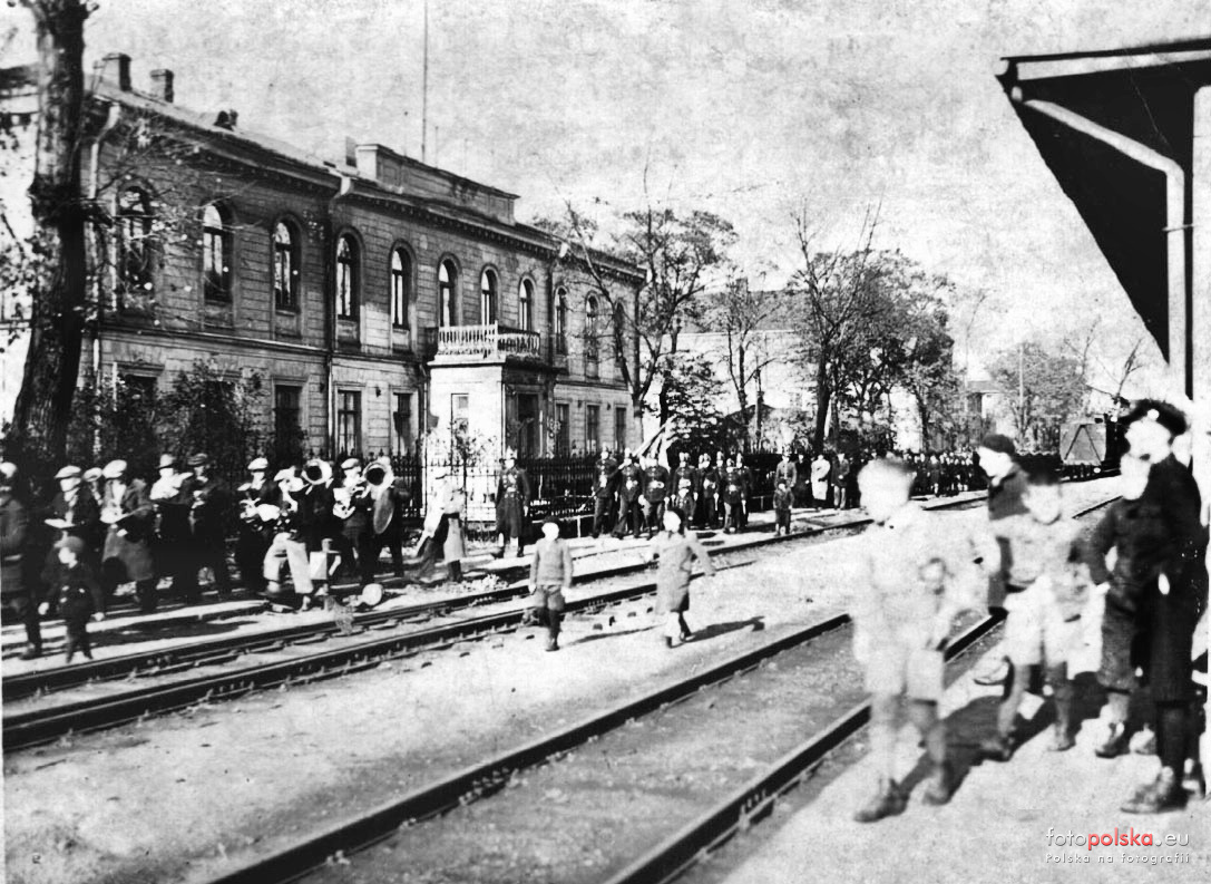 Granica (obecnie Sosnowiec, Maczki). Dworzec Kolei Warszawsko-Wiedeńskiej i komora celna. 3 listopada 1918.