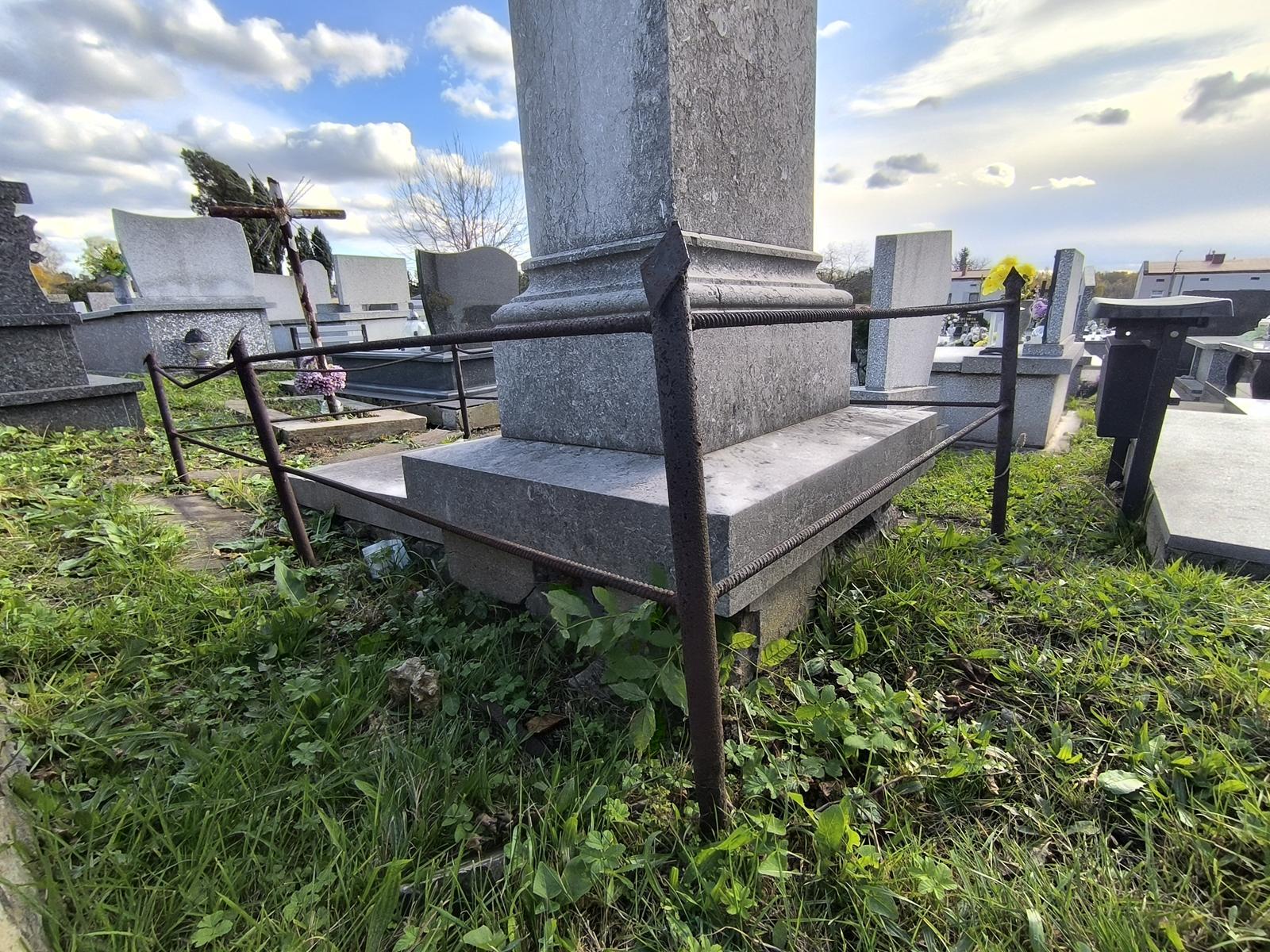 Grób ks. Siarkowskiego, cmentarz w Będzinie Grodźcu