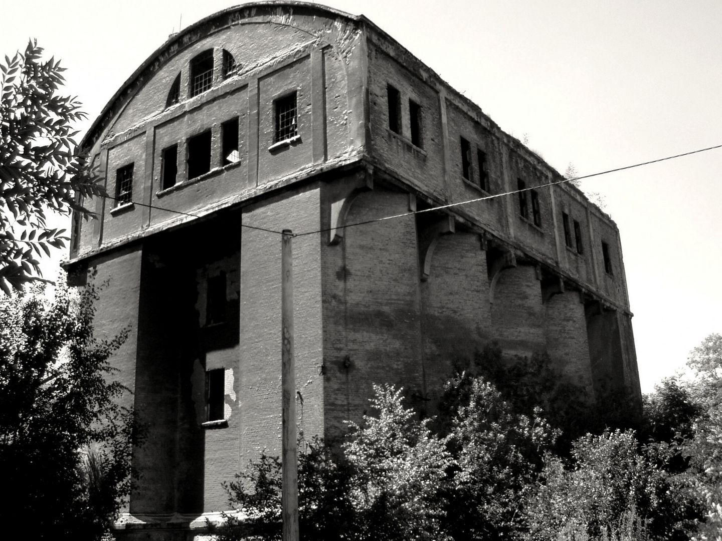 Cementownia Grodziec. Ruiny. Rok 2007.