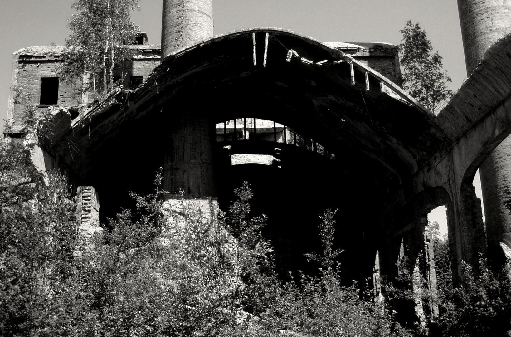 Cementownia Grodziec. Ruiny. Rok 2007.