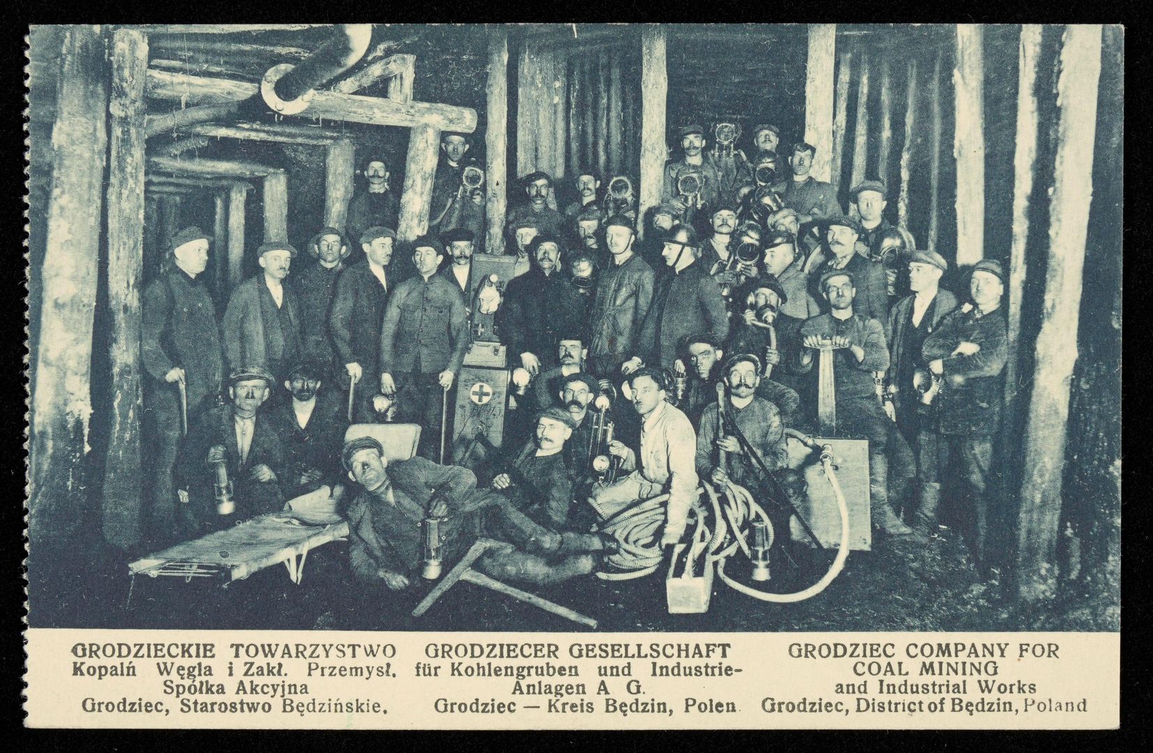 „Grodzieckie Towarzystwo Kopalń Węgla i Zakładów Przemysłowych” Spółka Akcyjna w Grodźcu. Drużyna ratunkowa. Po roku 1906.