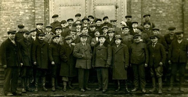 Grodziec Grodzieckie Towarzystwo Kopaln Wegla I Zakladow Przemyslowych SA Pracownicy Zakladow Mechanicznych Zrodlo T Michalak Via Jerzy Sz Wieczorek Via Dariusz Majchrzak At Klub Zaglebiowski Przed 1935 01