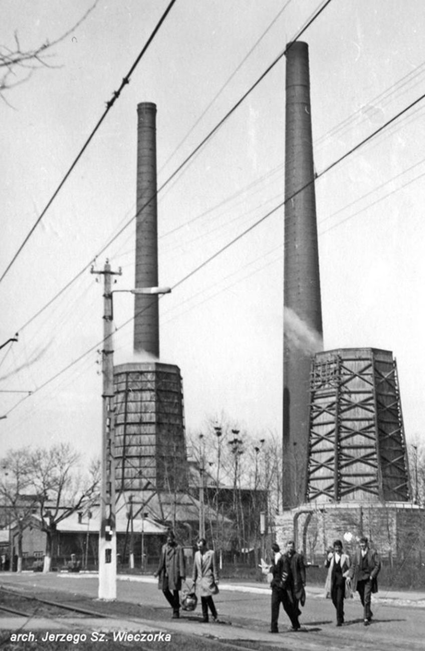 Kopalnia Węgla Kamiennego „Grodziec” w Grodźcu. Chłodnie kominowe. rok 1958.