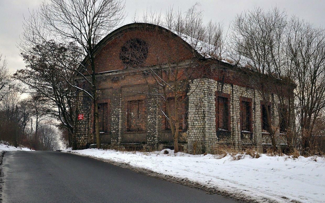 Kopalnia Węgla Kamiennego „Grodziec” w Grodźcu. Budynek maszyny wyciągowej szybu „Zygmunt” dawnej kopalni „Maryja”. 21 stycznia 2012.