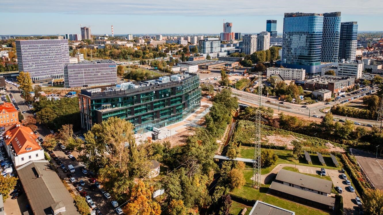 Nowy biurowiec powstał w Katowicach. To Grundmanna Office Park nad Rawą. Zobacz zdjęcia z drona