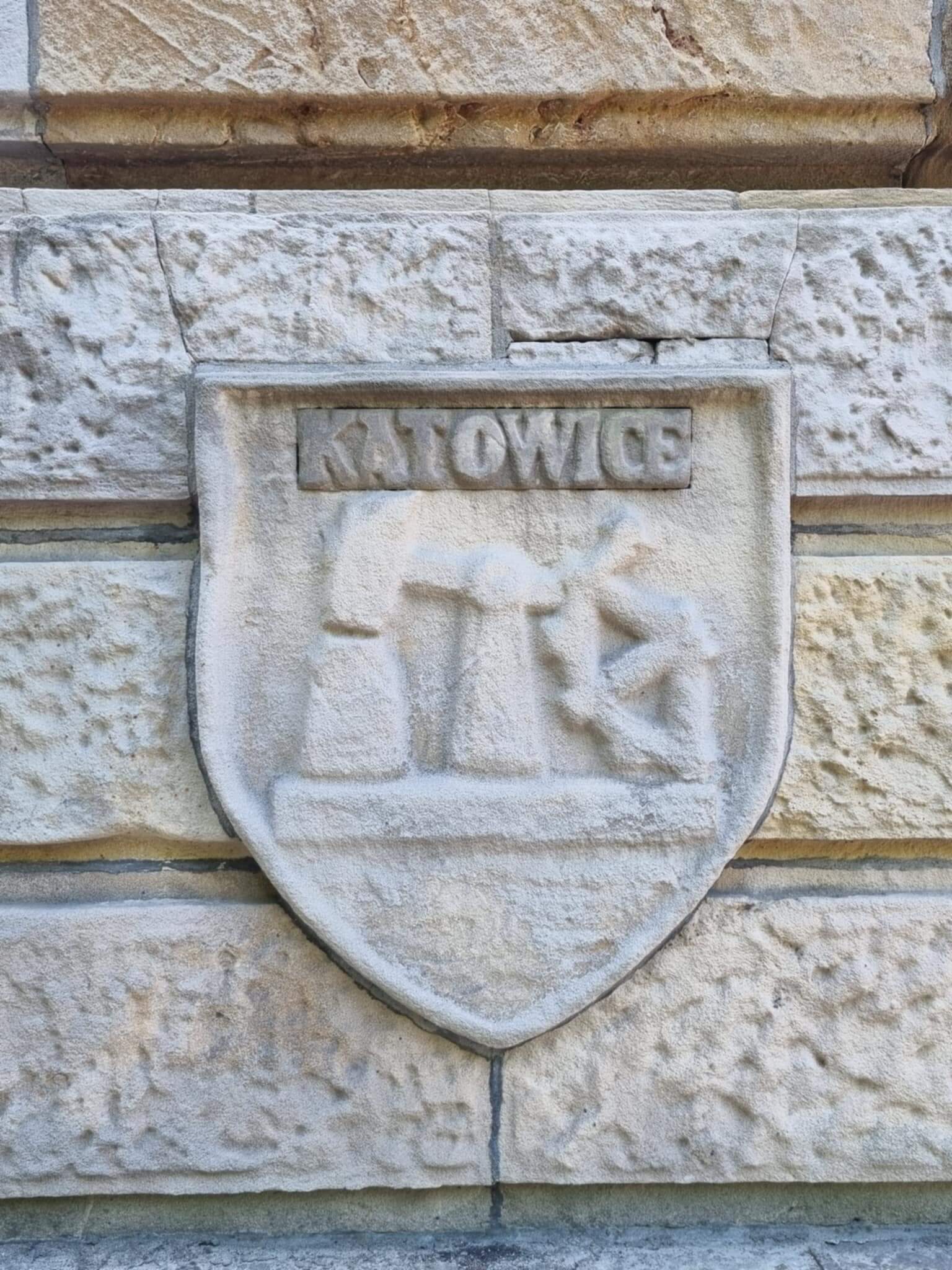 Herb Katowic na pylonie Wejścia Głównego Parku Śląskiego, 2025