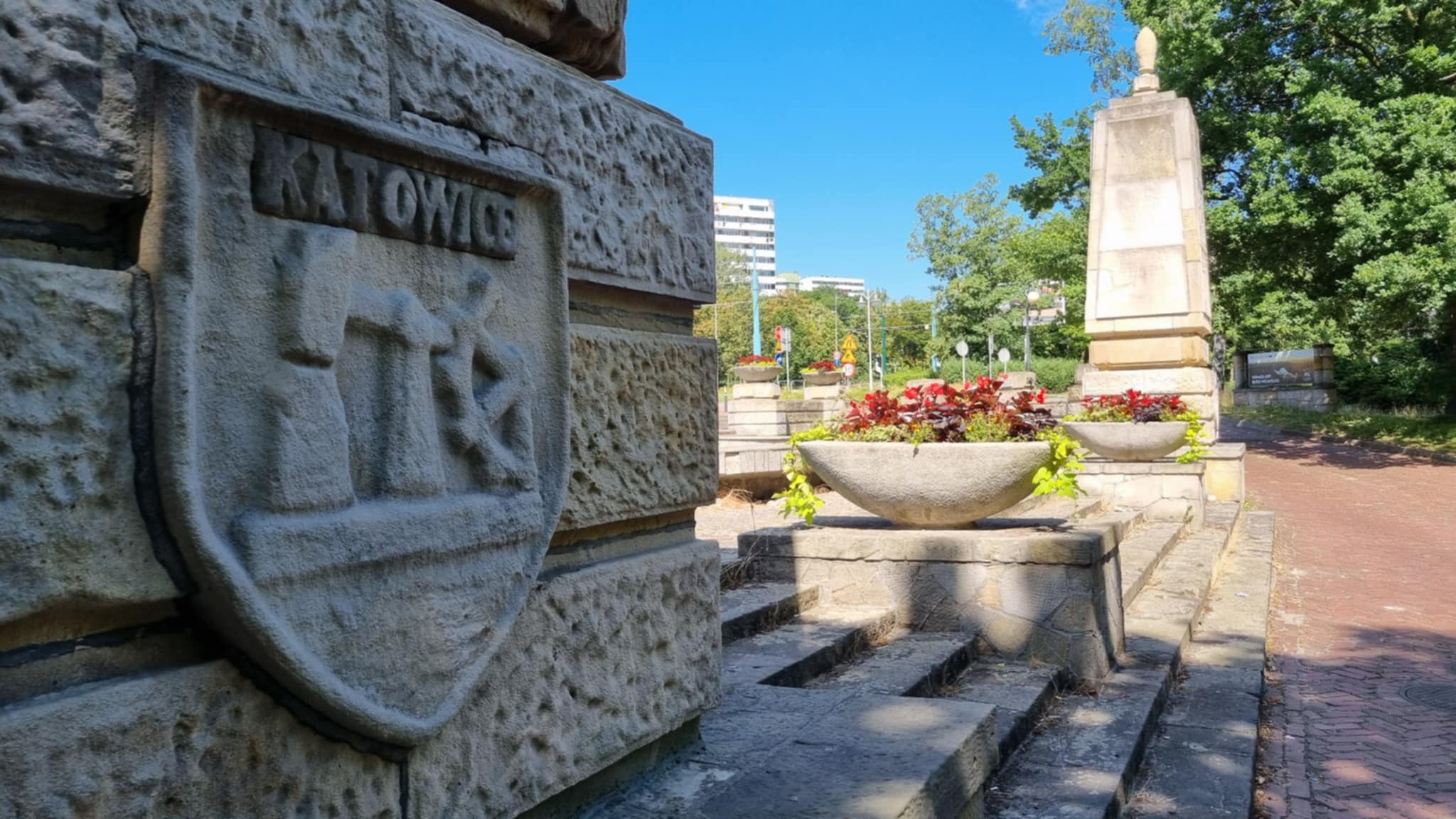 Herb Katowic na pylonie Wejścia Głównego Parku Śląskiego, 2025