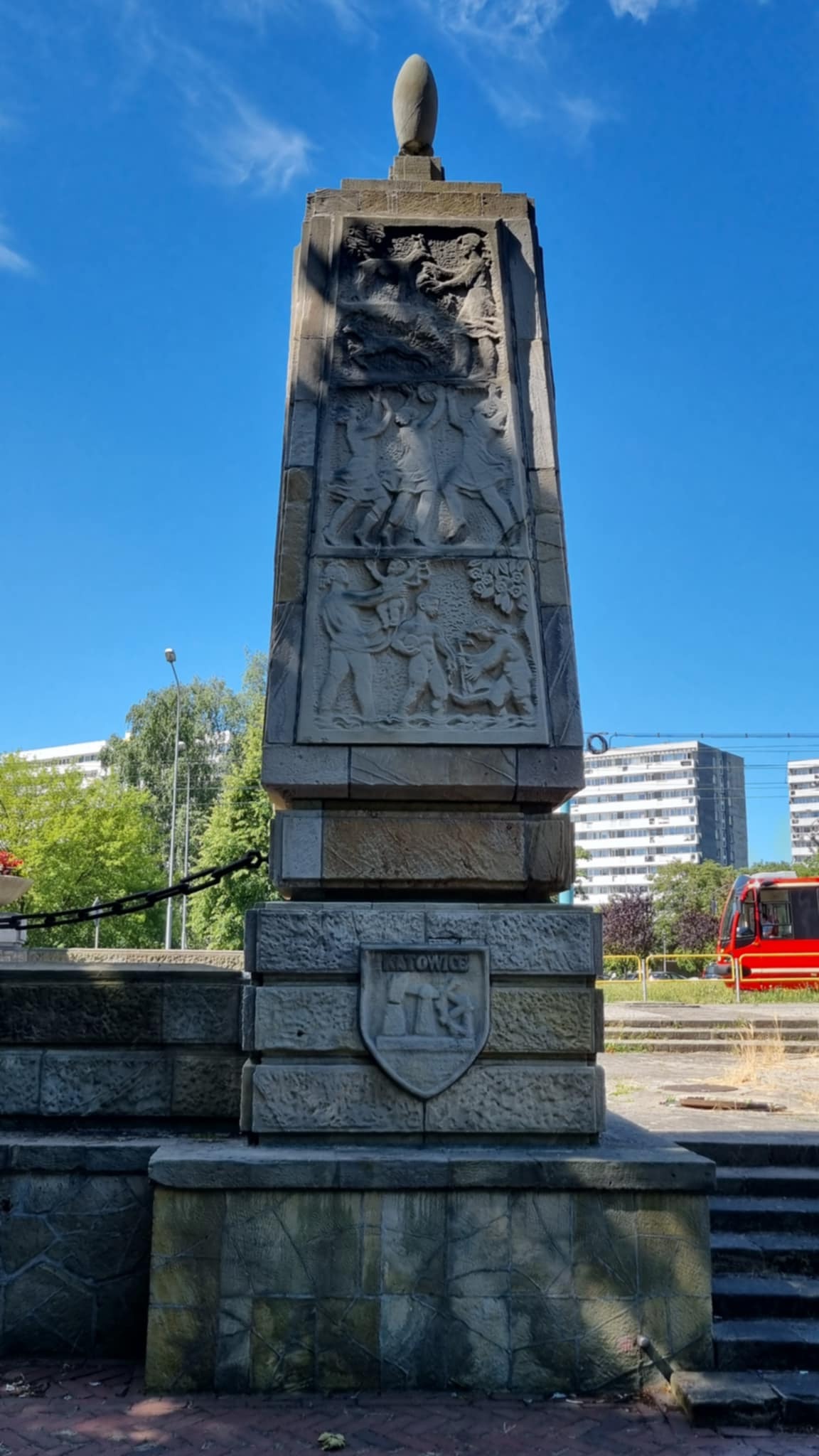 Herb Katowic na pylonie Wejścia Głównego Parku Śląskiego, 2025