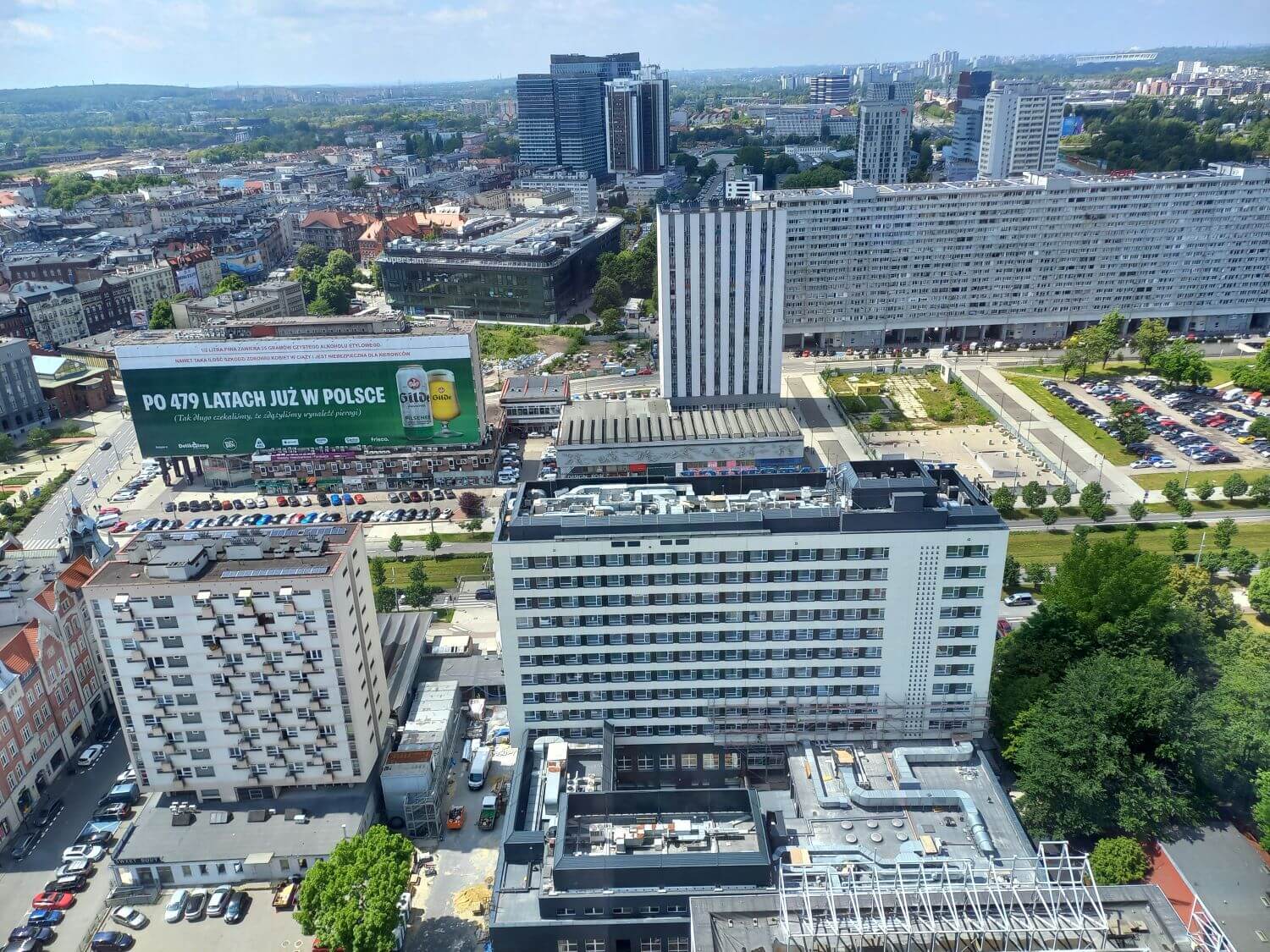 Hotel voco Katowice na pierwszym planie