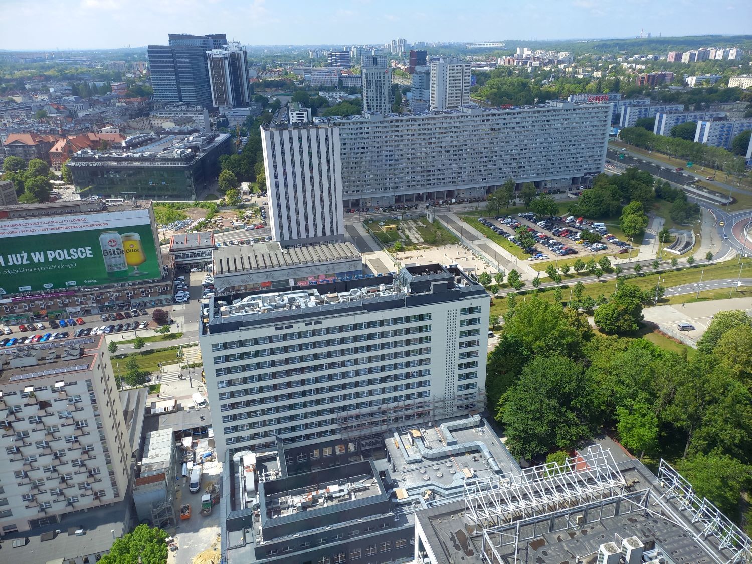 Hotel voco Katowice na pierwszym planie