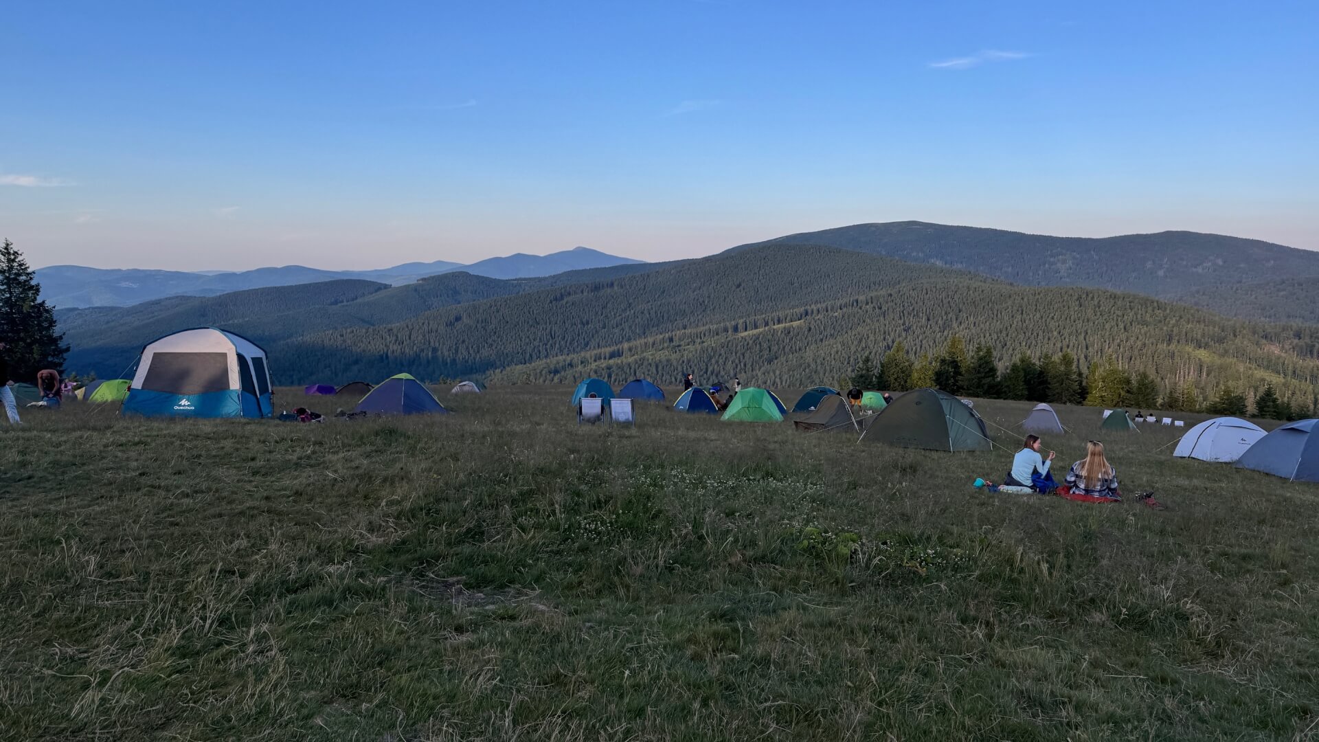 Biwakowicze i panorama