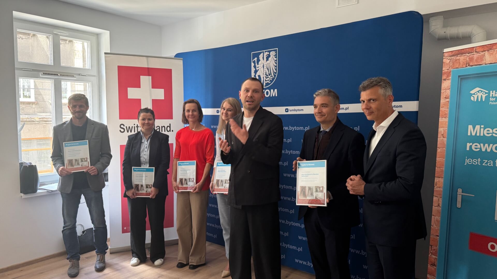 Międzynarodowa ekipa wyremontowała pustostan przy ul. Piekarskiej