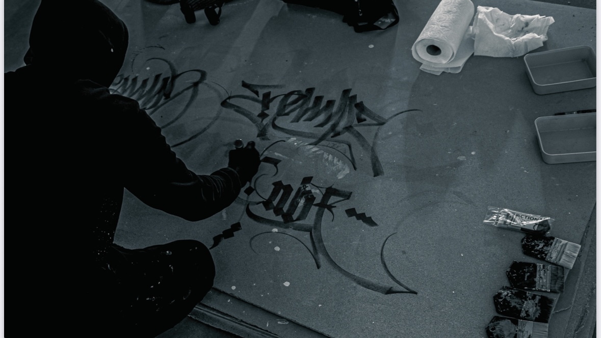 Oskar Piec z Bytomia tworzy calligraffiti