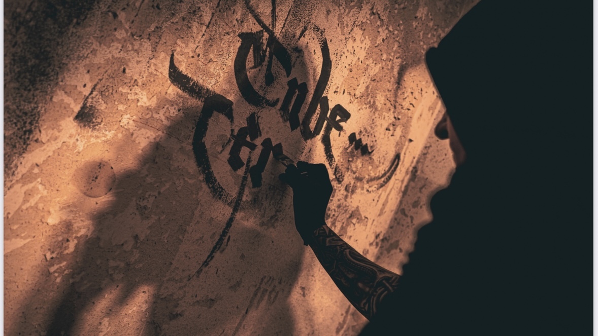 Oskar Piec z Bytomia tworzy calligraffiti