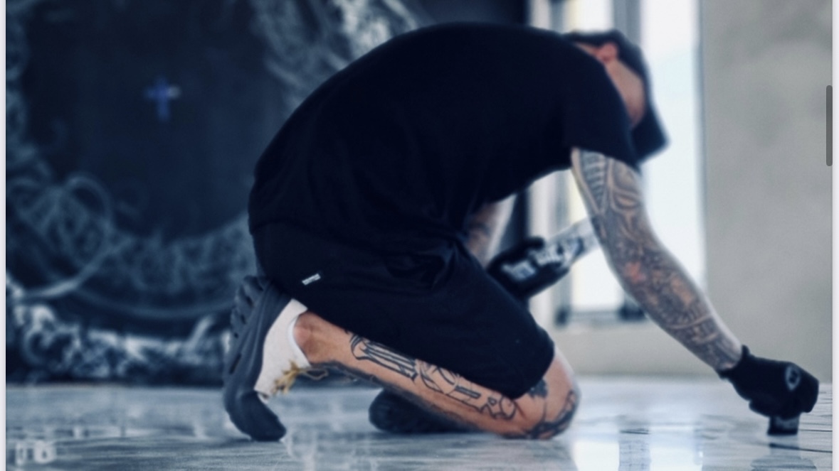 Oskar Piec z Bytomia tworzy calligraffiti