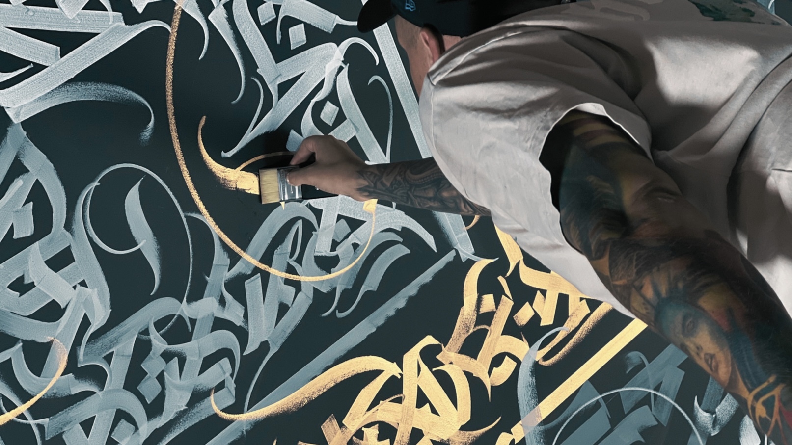 Oskar Piec z Bytomia tworzy calligraffiti