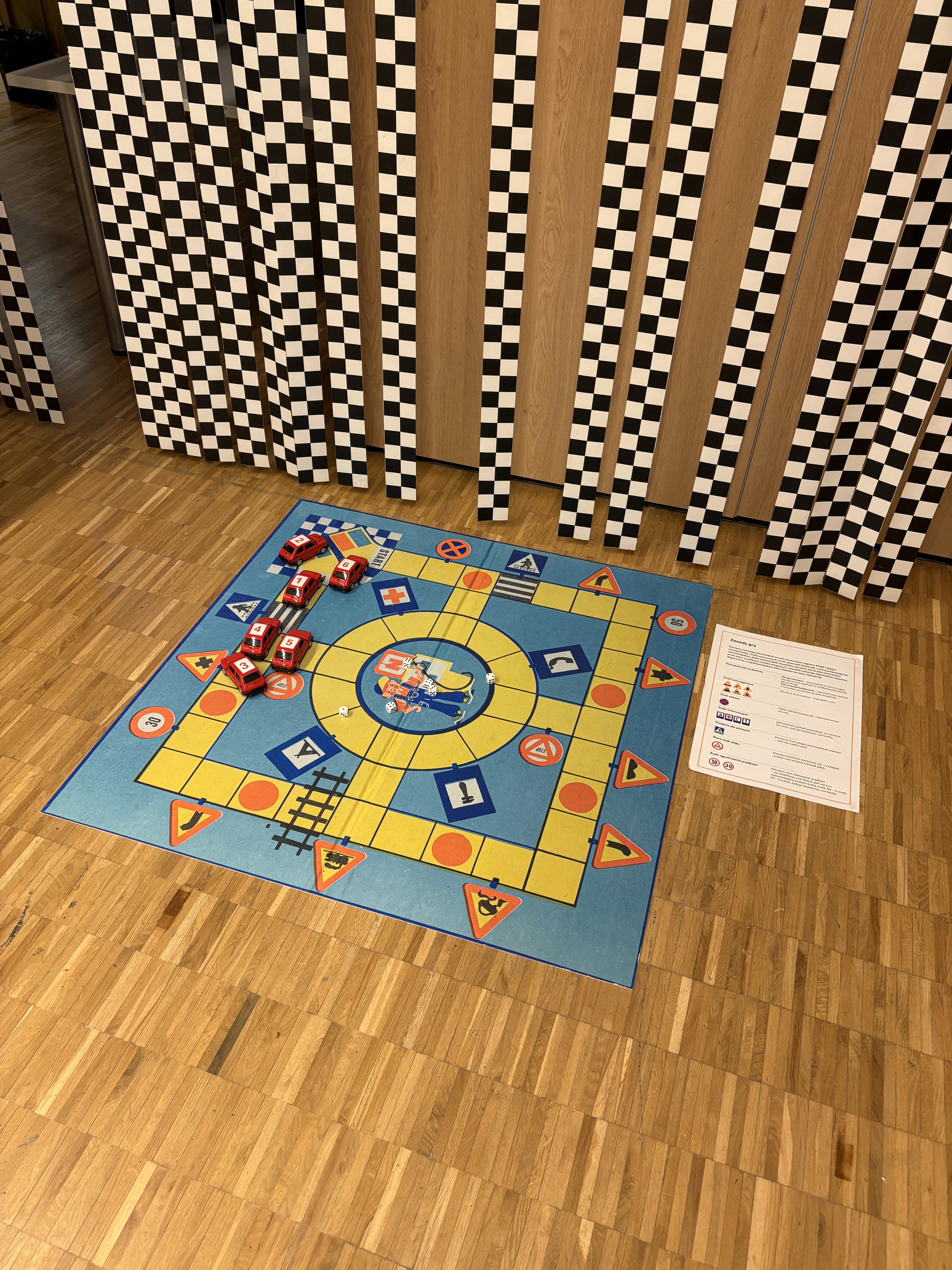 „Pracuj z nami, ucz się u nas, baw się z nami!”