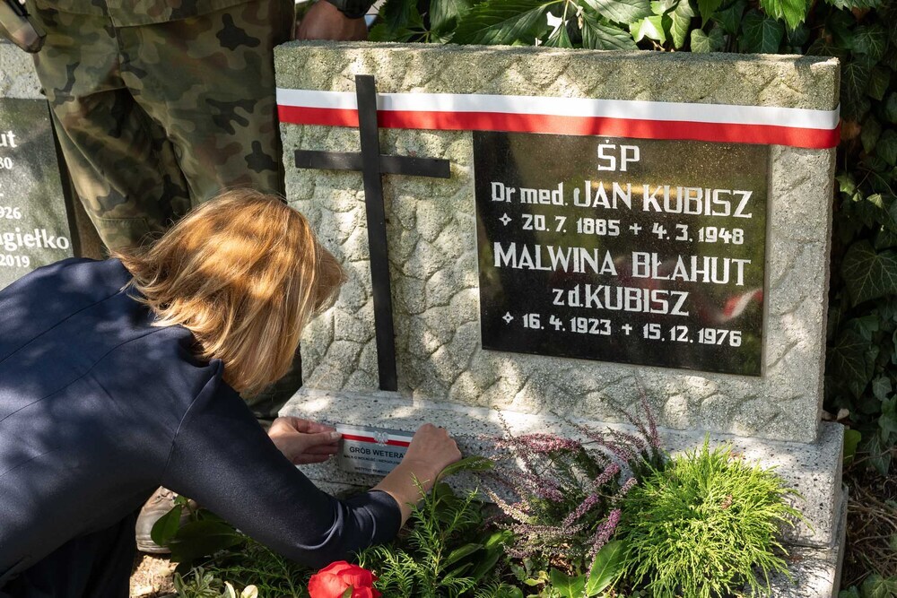 IPN Katowice uhonorował grób Jana Kubisza w Cieszynie 5