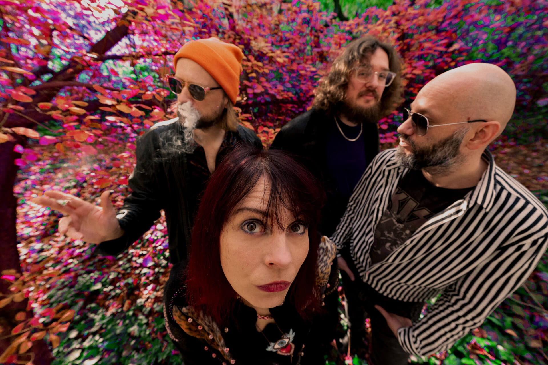 Izzy And The Black Trees zdjecie