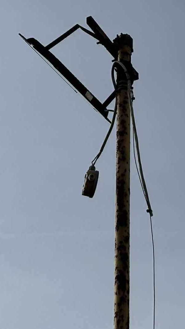 Jaworzno-Ciężkowice. Dewastacja oświetlenia boiska L. K. S. «Ciężkowianka» i kradzież. 7-8 listopada 2025.