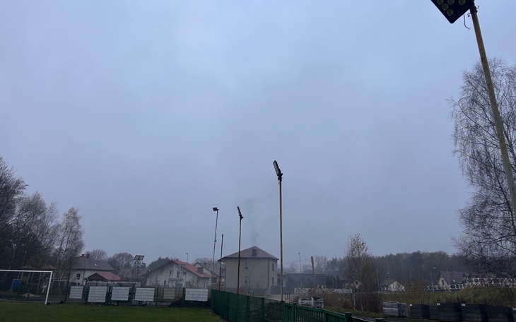 Jaworzno-Ciężkowice. Dewastacja oświetlenia boiska L. K. S. «Ciężkowianka» i kradzież. 7-8 listopada 2025.