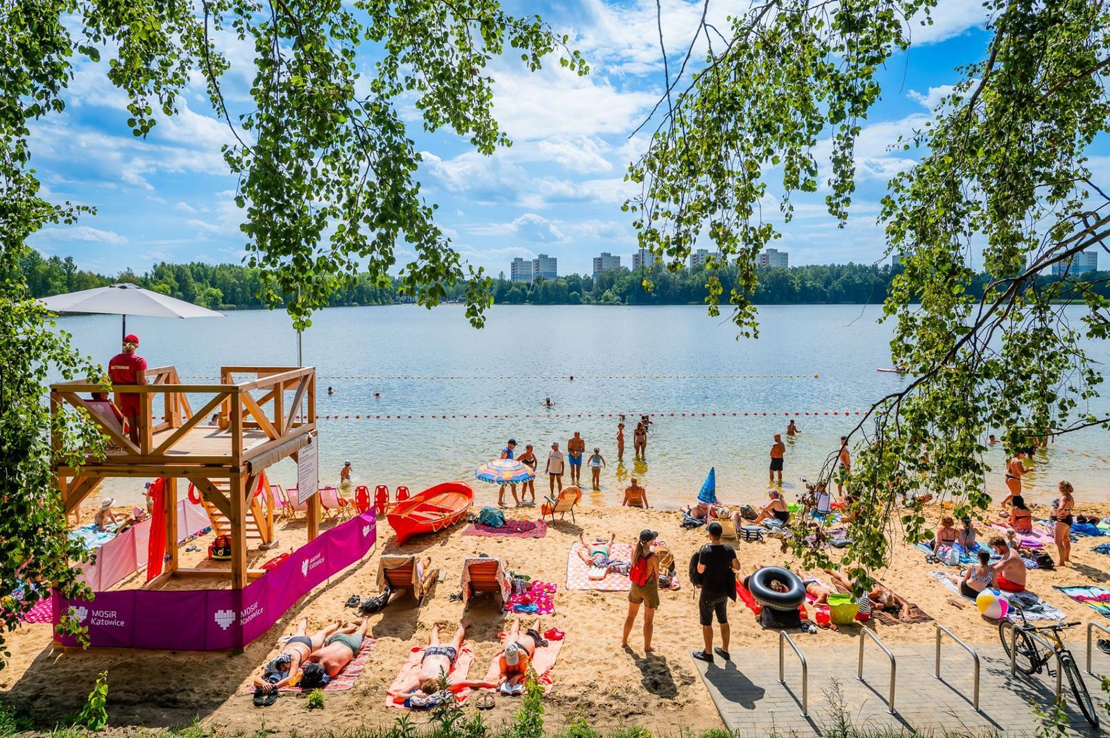 Jedna z plaż przy stawie Morawa