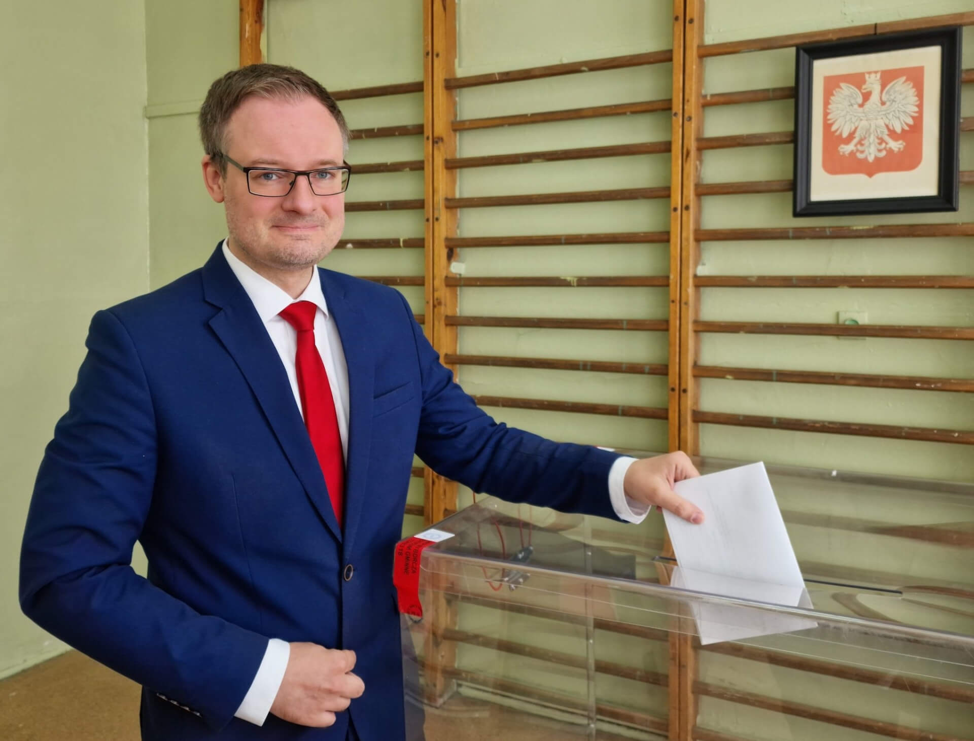 Kamil Żbikowski. Zdjęcie z 11 maja 2025 roku, podczas głosowania w referendum w Zabrzu