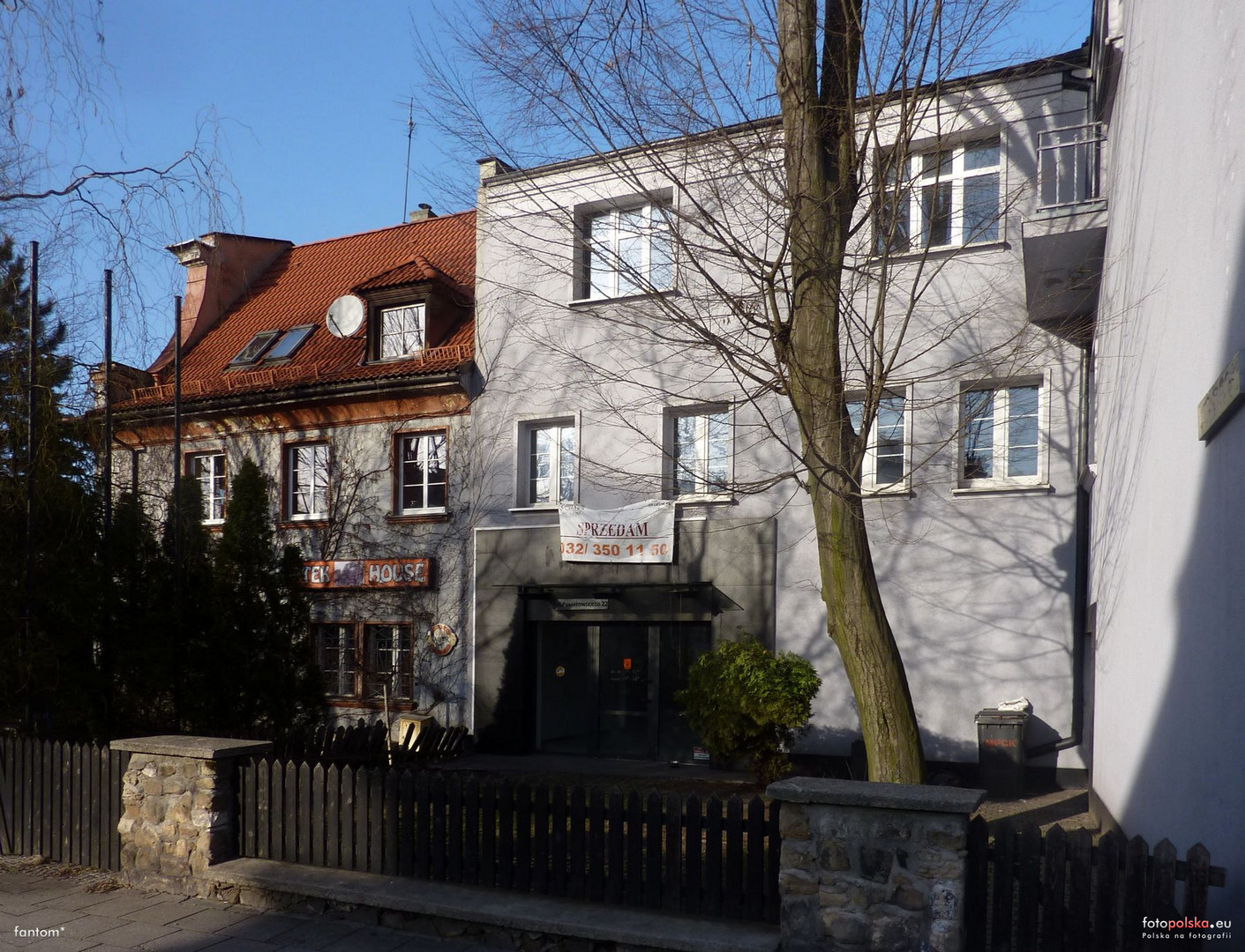 Katowice. Budynek nr 22 przy ul. księcia Józefa Poniatowskiego. 16 lutego 2019 roku.