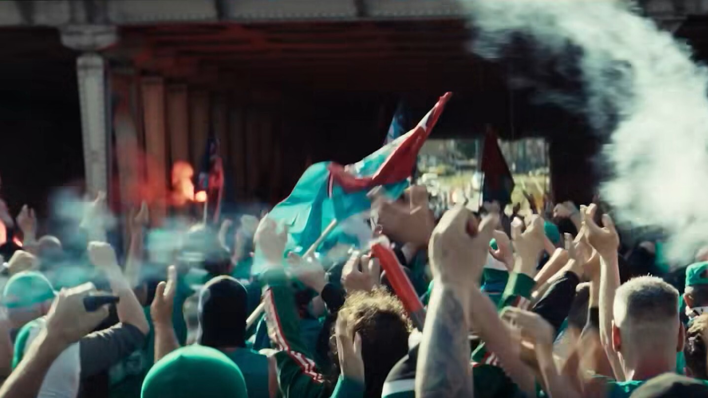 Scena z serialu "Kibic" produkcji Netflix. Wiadukt w Sosnowcu.