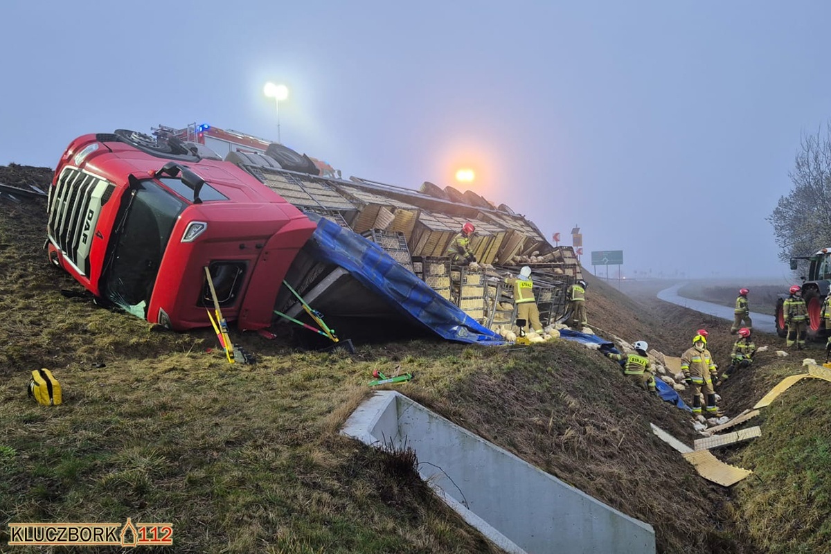 Kluczbork, DK45. Wypadek transportu kurczaków. 24 marca 2025.