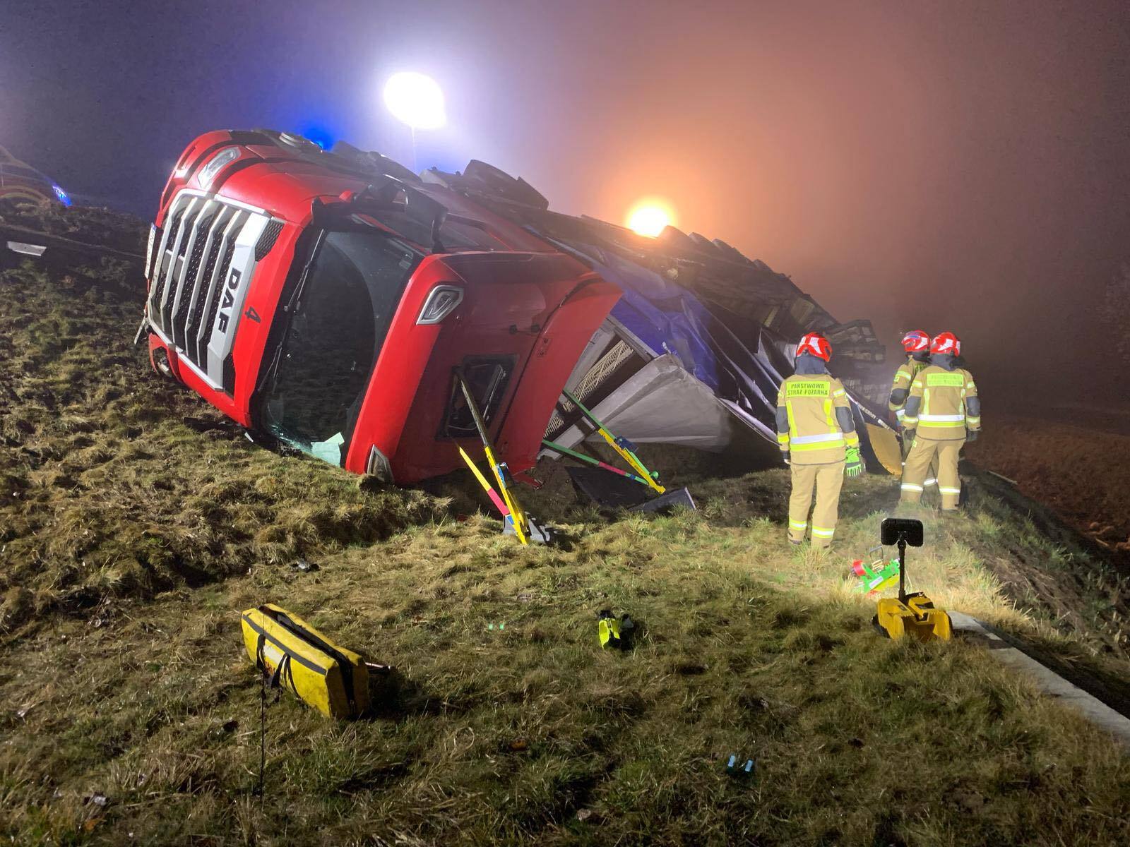 Kluczbork, DK45. Wypadek transportu kurczaków. 24 marca 2025.