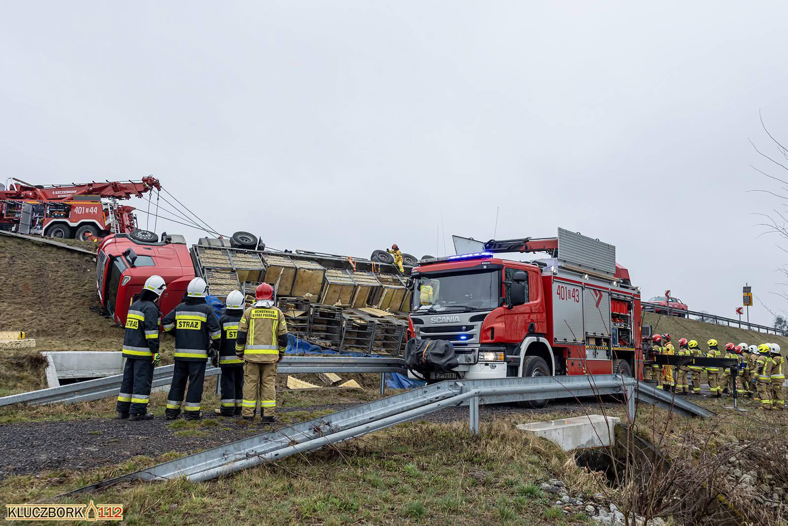 Kluczbork, DK45. Wypadek transportu kurczaków. 24 marca 2025.