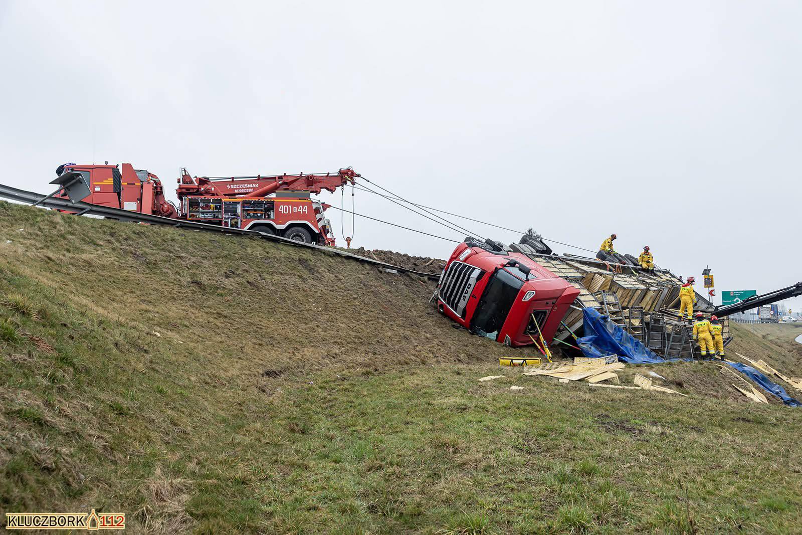 Kluczbork, DK45. Wypadek transportu kurczaków. 24 marca 2025.