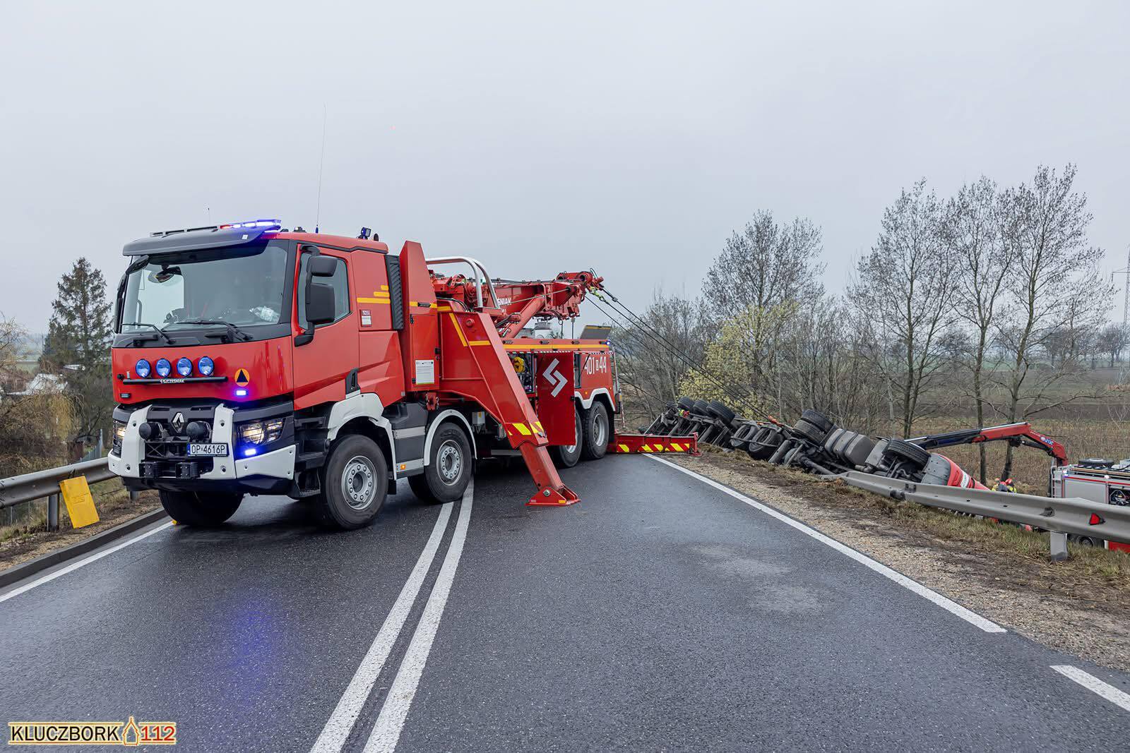 Kluczbork, DK45. Wypadek transportu kurczaków. 24 marca 2025.