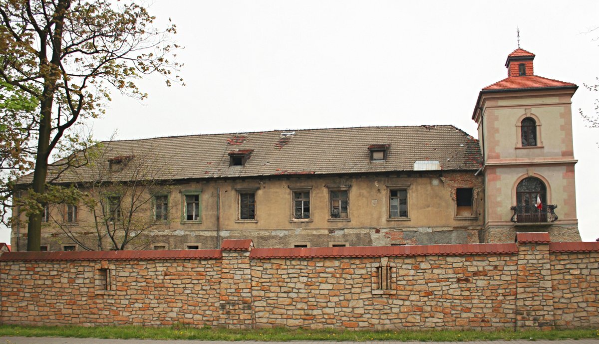 Kompleks zamkowy Stare Tarnowice w remoncie