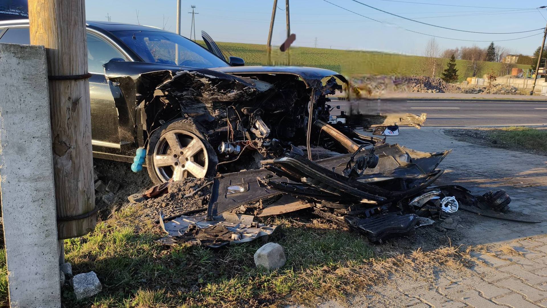Kornowac (powiat raciborski). Zderzenie Audi ze słupem. 14 marca 2026