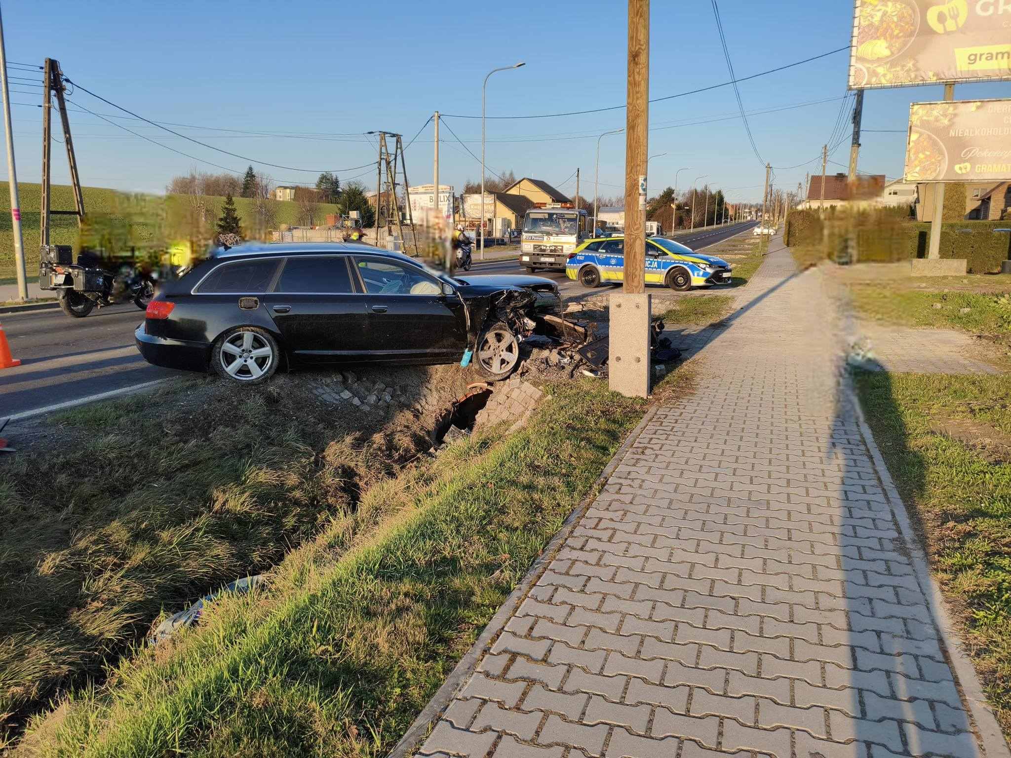 Kornowac (powiat raciborski). Zderzenie Audi ze słupem. 14 marca 2026