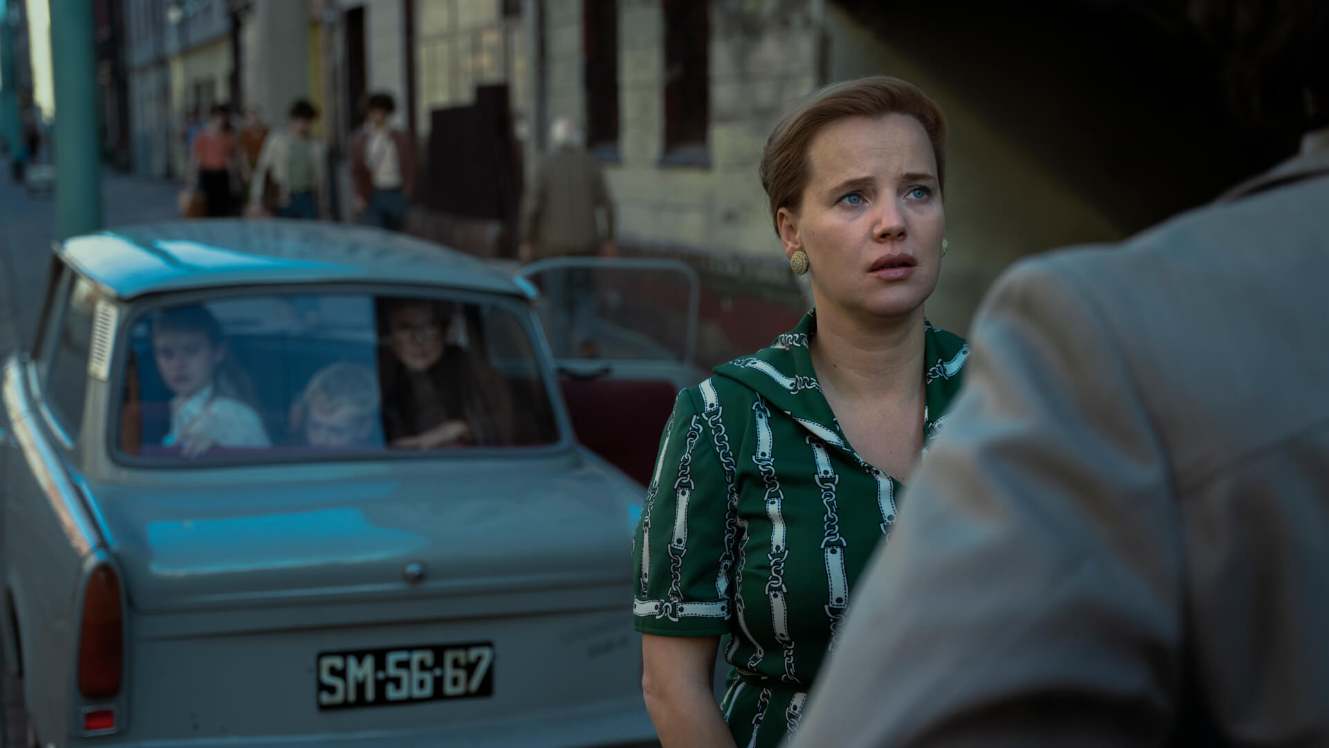 Jak Netflix odtworzył dawne Szopienice w "Ołowianych dzieciach"? To proste - na białym koniu i w srebrnej zbroi wjechały Świętochłowice!