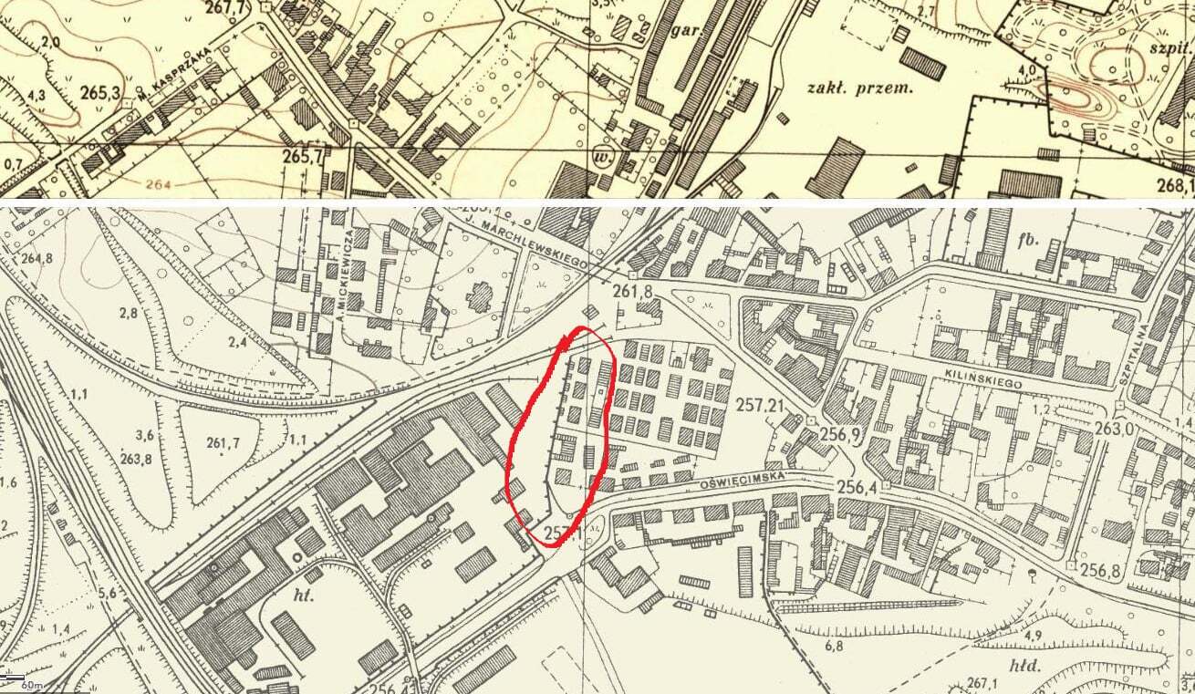 Ten mur istnieje do dziś (oddziela Skwer Krzysztofiaka od dawnej blajówy - wydziału ołowiu. Mapa z lat 60. XX wieku. (Marchlewskiego = dziś Hallera, Oświęcimska = dziś Obrońców Westerplatte)