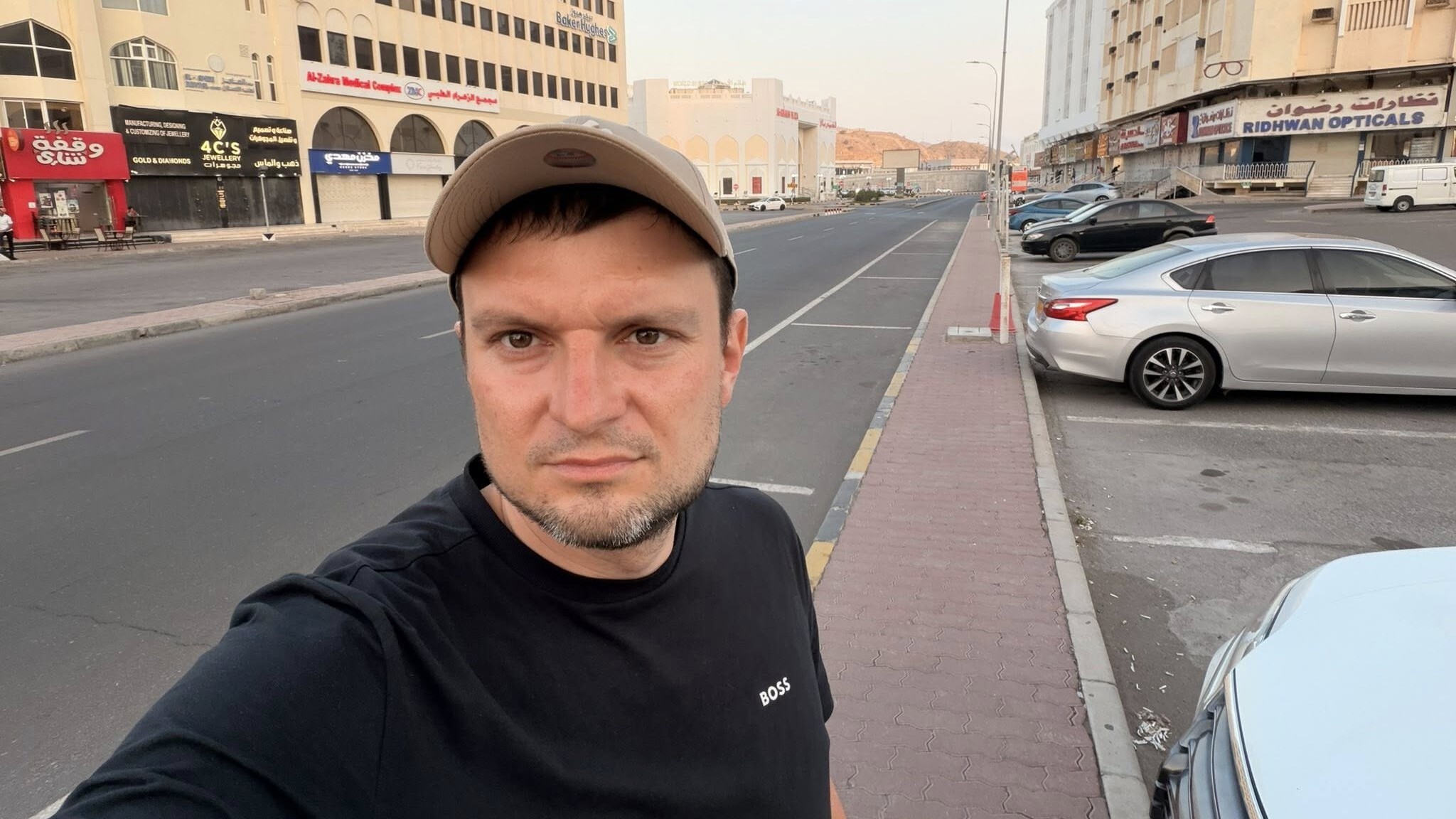 "Hotel obok nas dostał pociskiem i płonął". Michał Rozewicz z Rudy Śląskiej relacjonuje dramatyczne chwile w Dubaju i Omanie