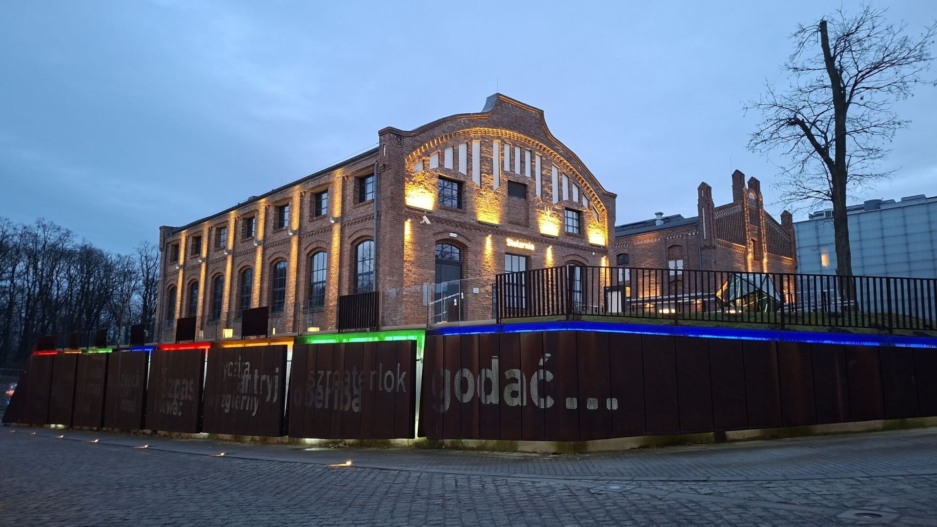 Muzeum Śląskie wieczorem