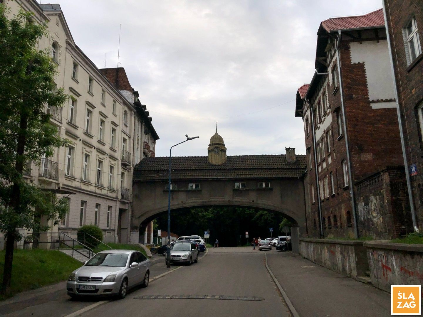 Myslowice Ul Powstancow 20 21 23 Kamienice Lacznik Nad Droga Fot Robert Lechowski 2026 06 12 01