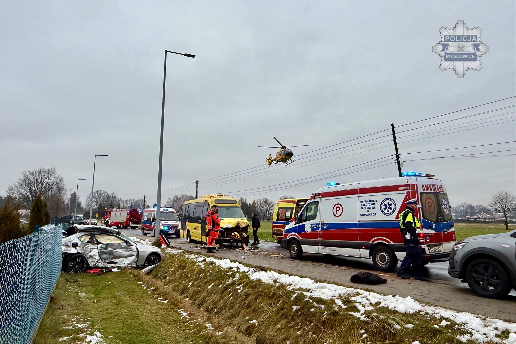 Mysłowice-Wesoła. Wypadek przy ul. 3 Maja. BMW zderzyło się z autobusem. 25 listopada 2025.
